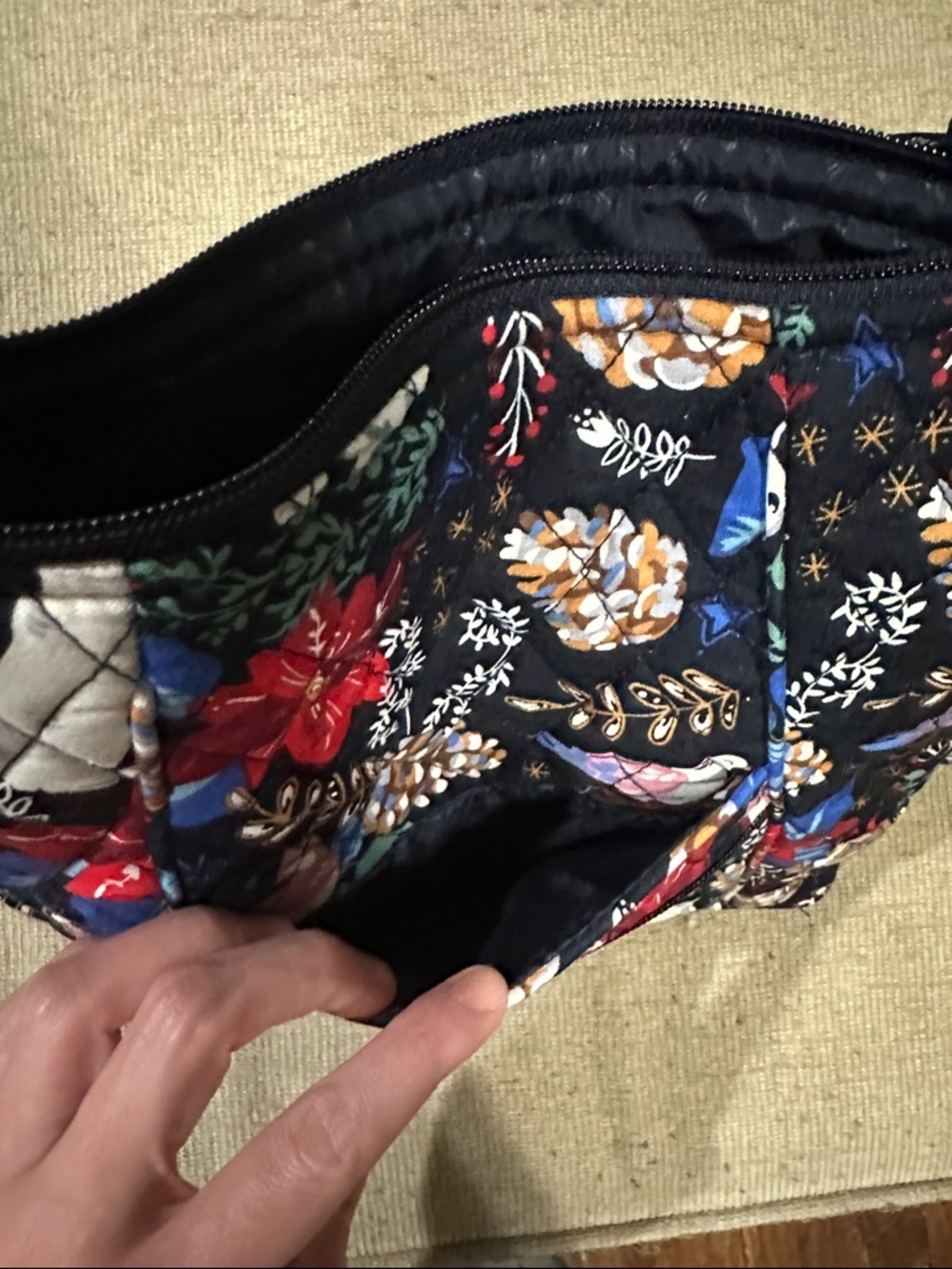 NWOT Rare Vera Bradley Winter Forest Hipster Bag - Picture 4 of 6